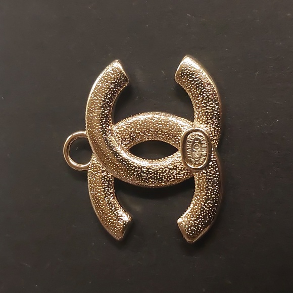 CC Black and White Logo Enamel Charm Pendant - Picture 2 of 2